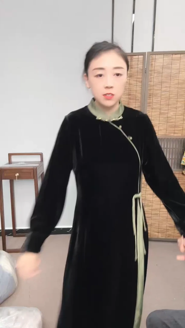 丝绒裙四叉。。。。。。