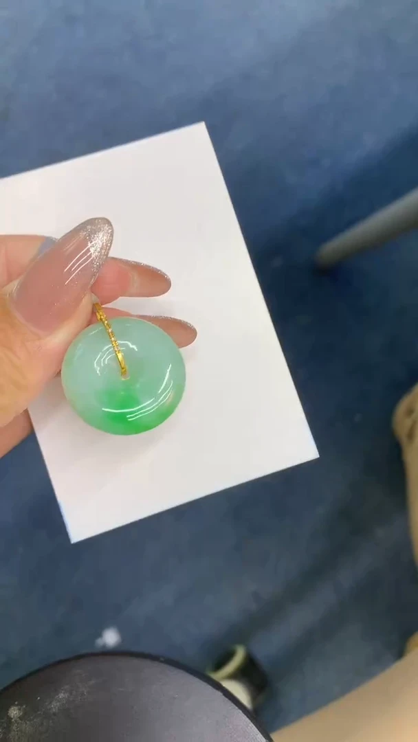 颈饰18K金镶嵌翡翠1