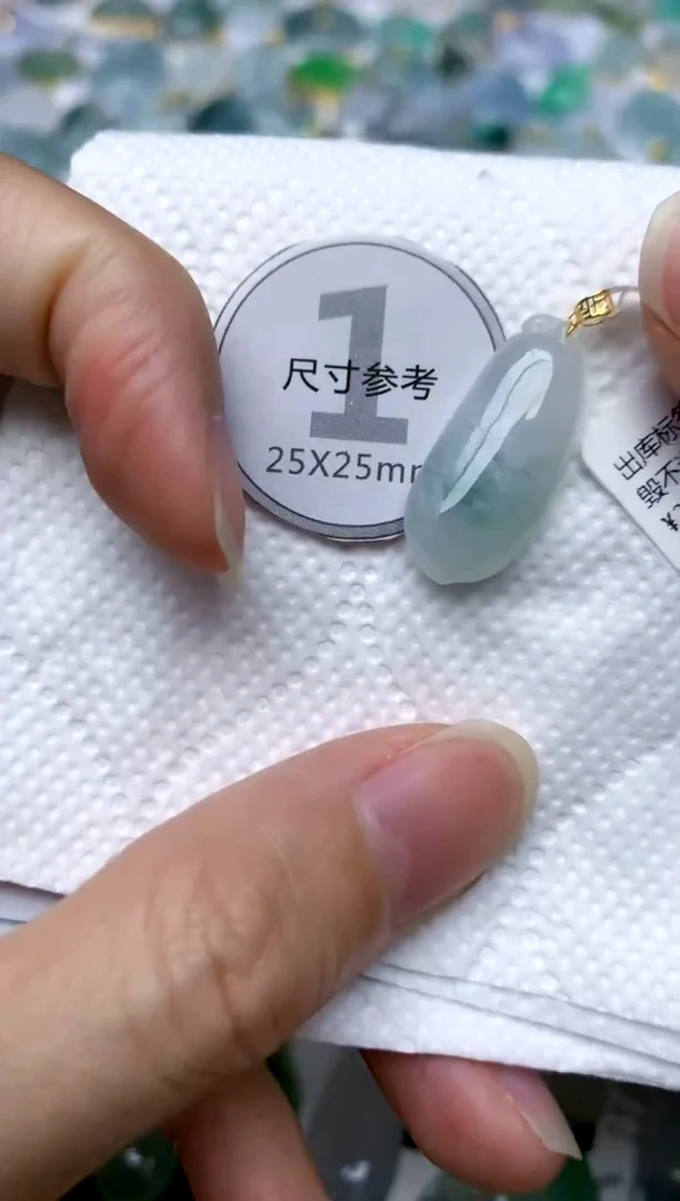 颈饰18K金镶嵌翡翠天然A货翡翠