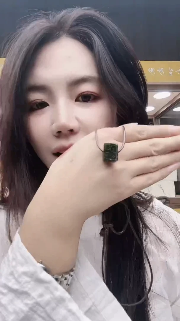 翡翠未镶嵌颈饰翡翠方糖吊坠