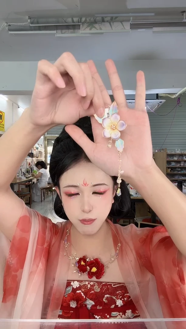 合金无920 非遗绒花夹子带流苏