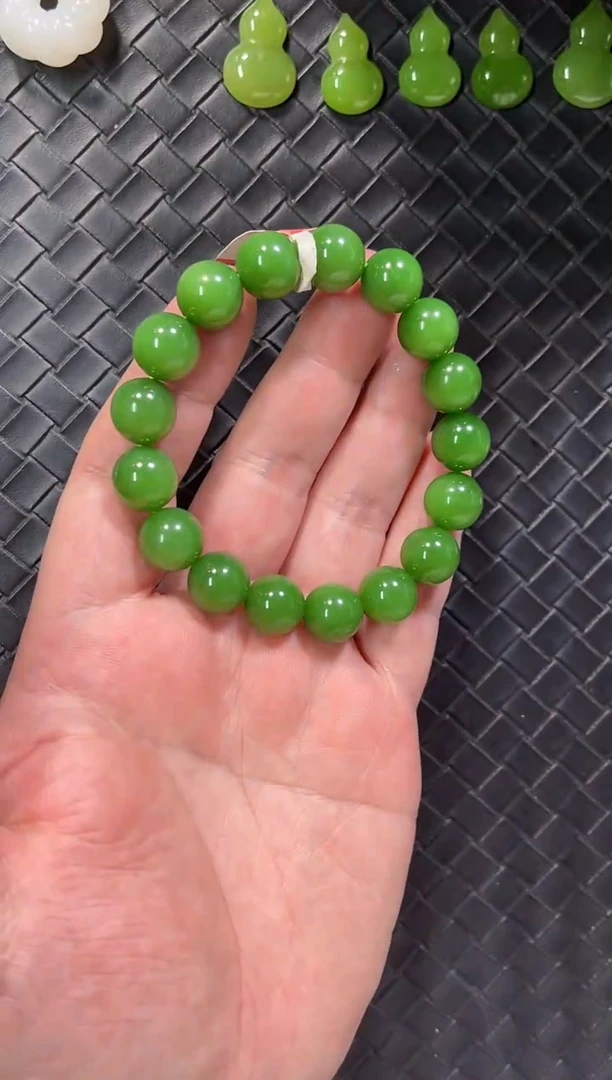 颈饰未镶嵌和田玉（碧玉）x****n±12mm精品粉绿单圈手串