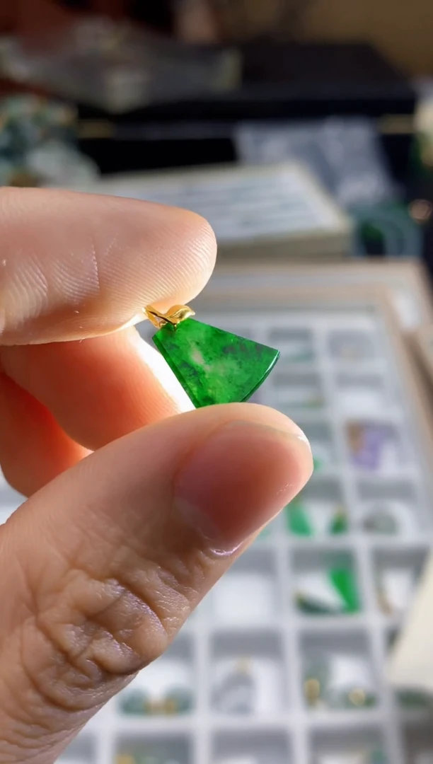 颈饰未镶嵌翡翠天然A货翡翠