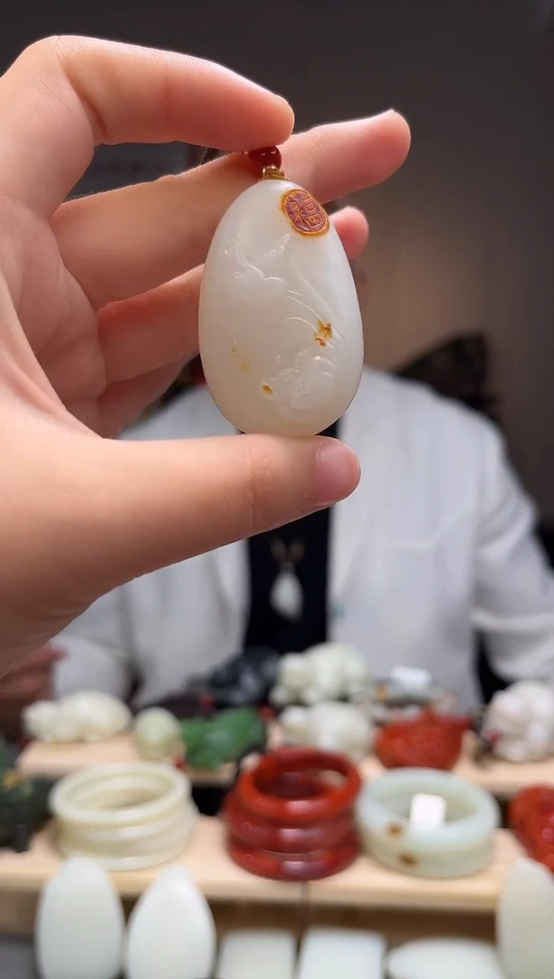 颈饰未镶嵌和田玉吊坠