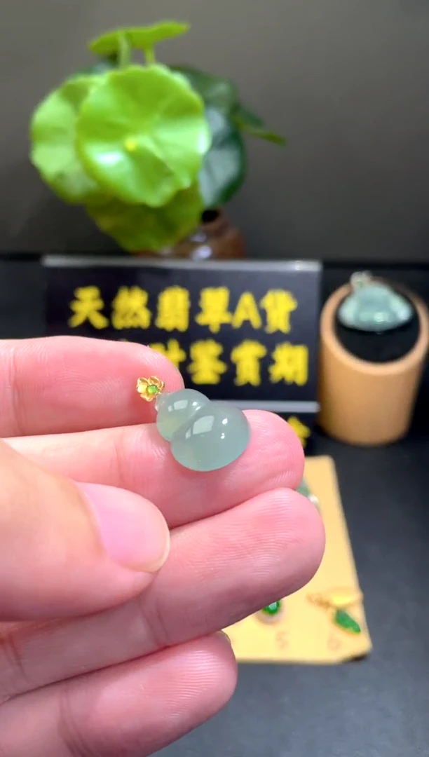 颈饰18K金镶嵌翡翠翡翠A货