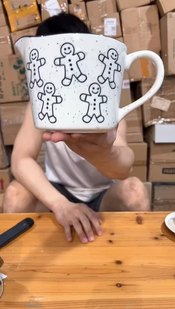 瓷片姜饼人奶壶（内外有小黑点）