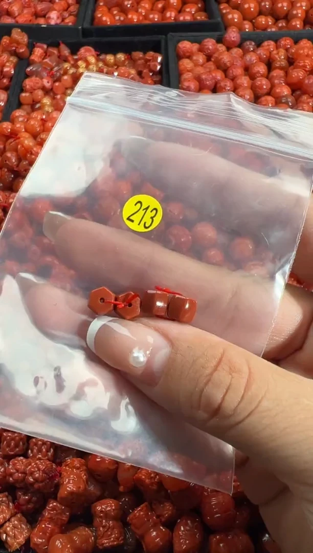 颈饰未镶嵌南红玛瑙1