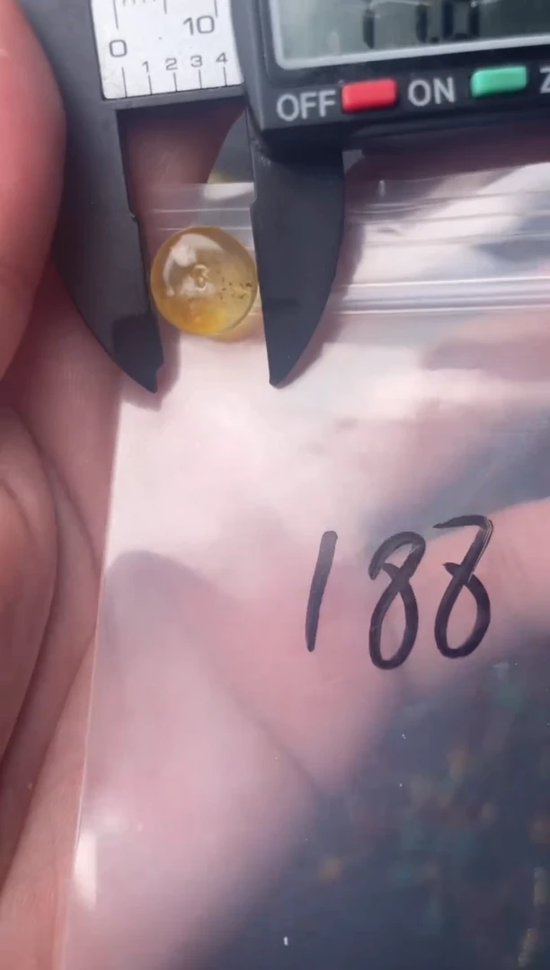 未镶嵌蜜蜡裸石188