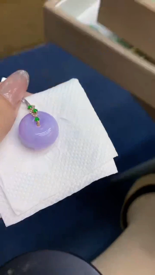 颈饰18K金镶嵌翡翠猫*咪1