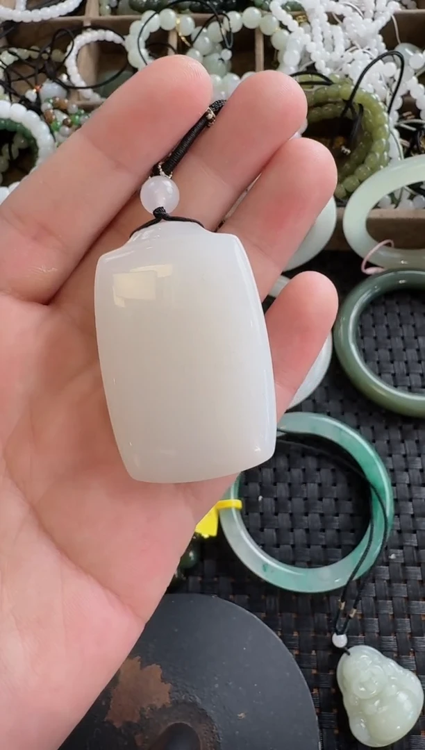 和田玉未镶嵌颈饰无事牌