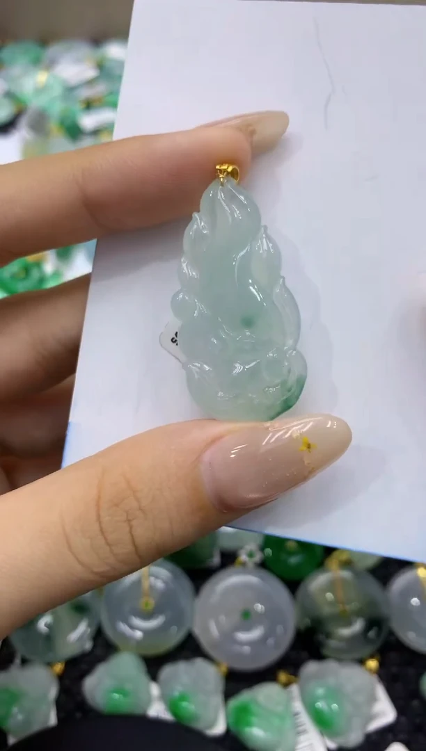颈饰18K金镶嵌翡翠天然缅甸翡翠A货