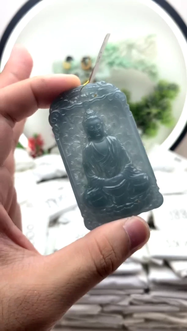 颈饰未镶嵌翡翠大日如来