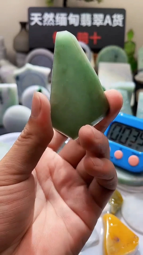 翡翠挂件未镶嵌翡翠