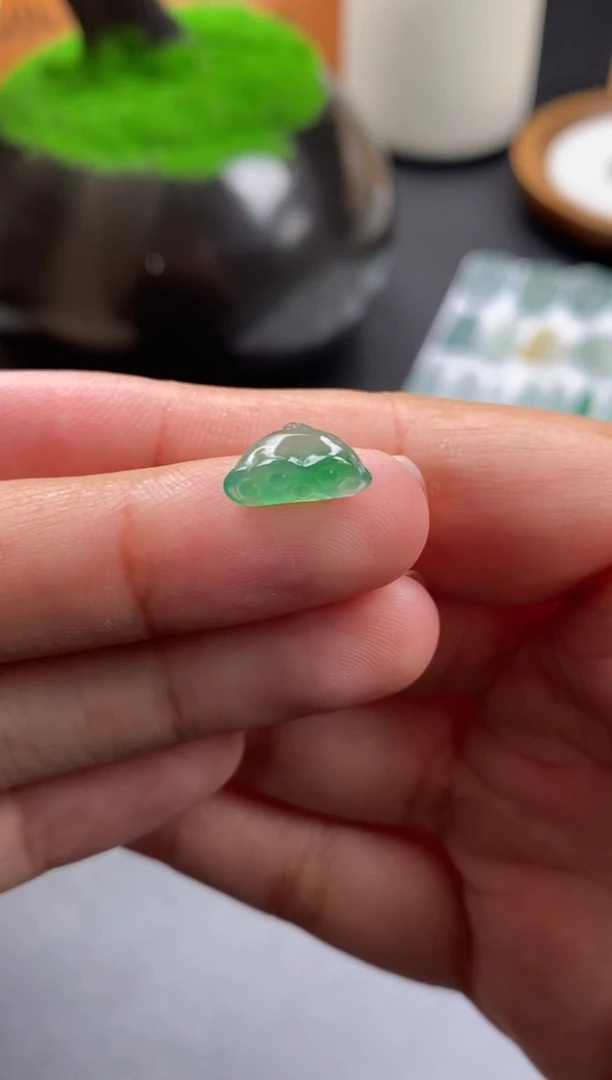 颈饰未镶嵌翡翠翡翠冰种莲蓬