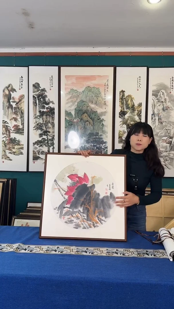 国画60*60荷花实木装裱