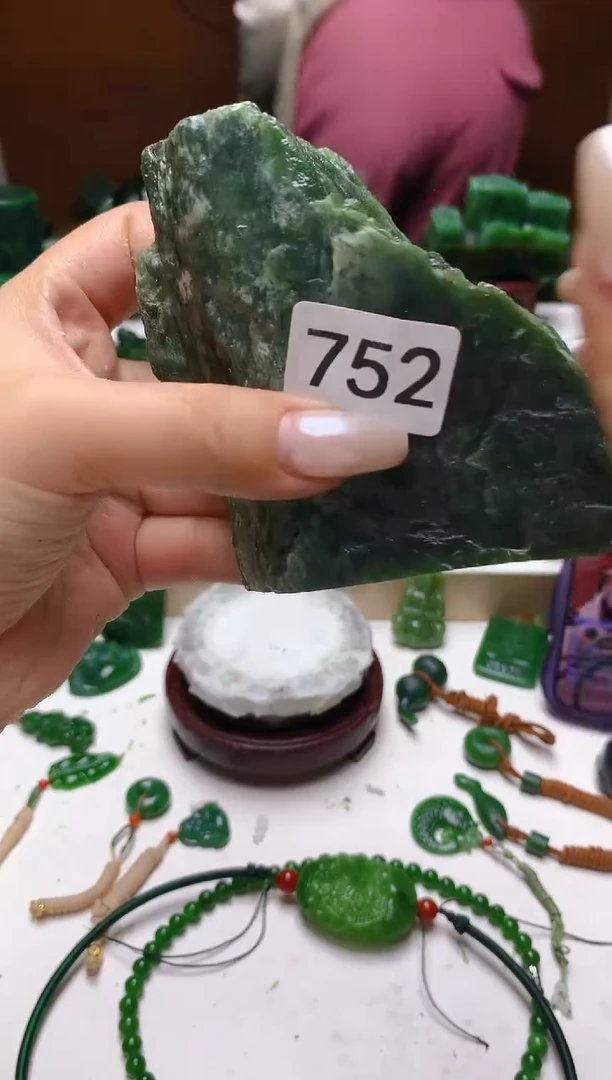 未镶嵌和田玉（碧玉）珠宝半成品1