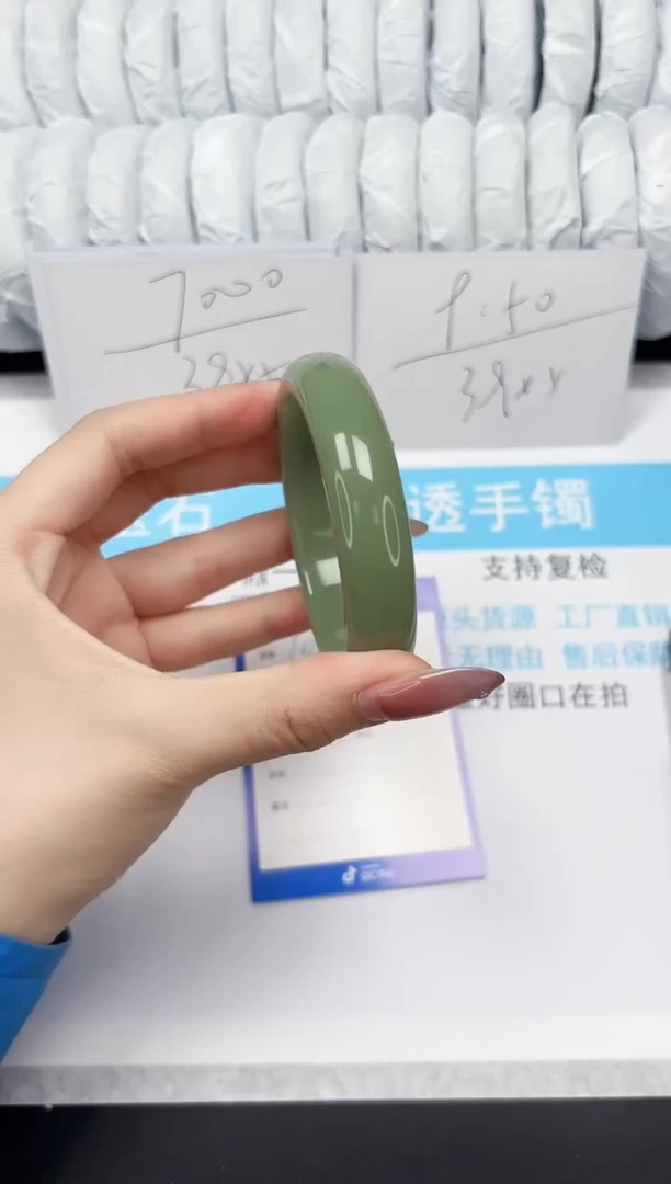 【闪购商品】石英质玉手镯未镶嵌108-57