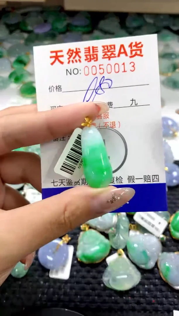 颈饰18K金镶嵌翡翠1111111111111111