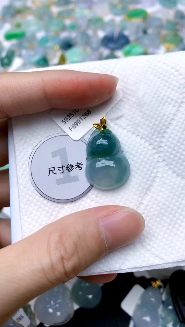 颈饰18K金镶嵌翡翠天然A货翡翠