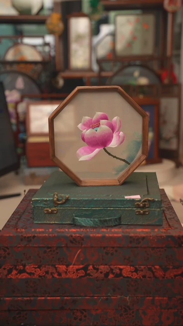 扇子苏绣双面绣八角台屏胡桃木框大号20CM