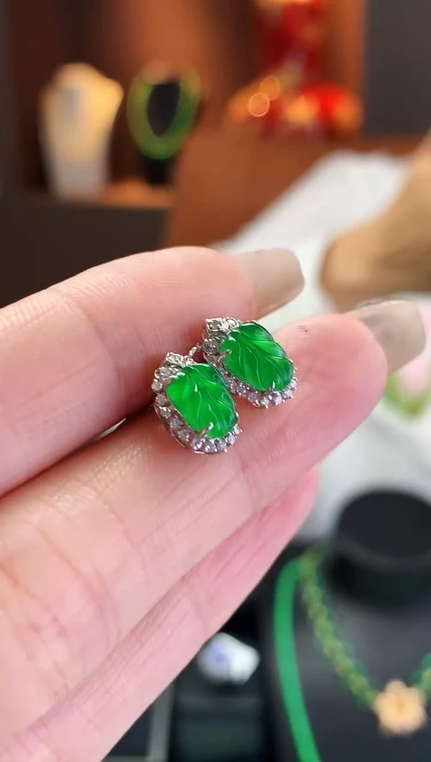 【闪购商品】翡翠吊坠(不含链)18K金镶嵌叶子耳饰