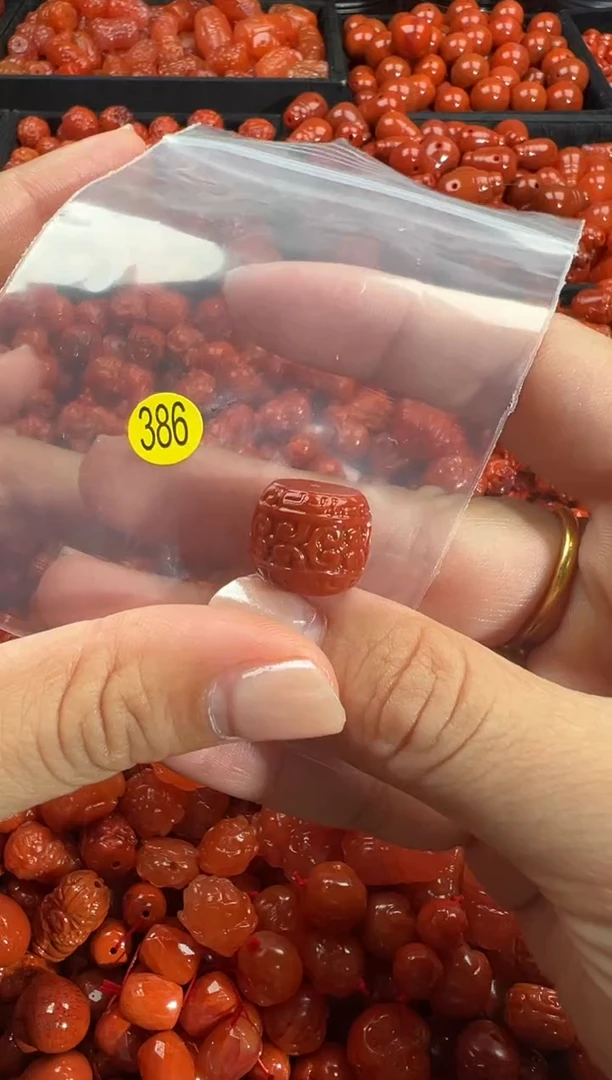 颈饰未镶嵌南红玛瑙1