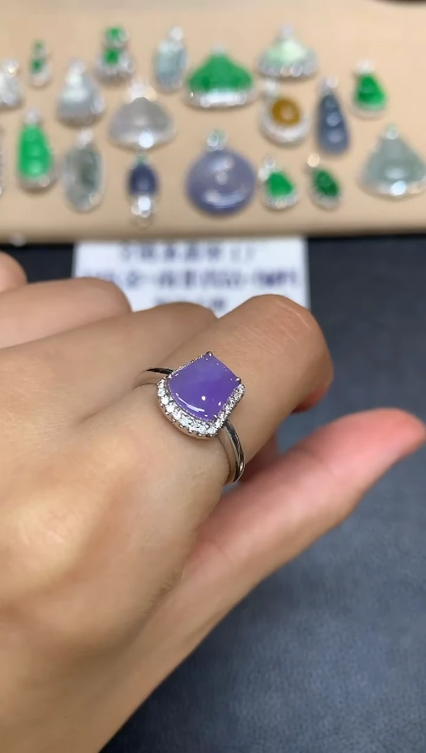 18K金镶嵌戒指翡翠马鞍【24小时鉴赏期】