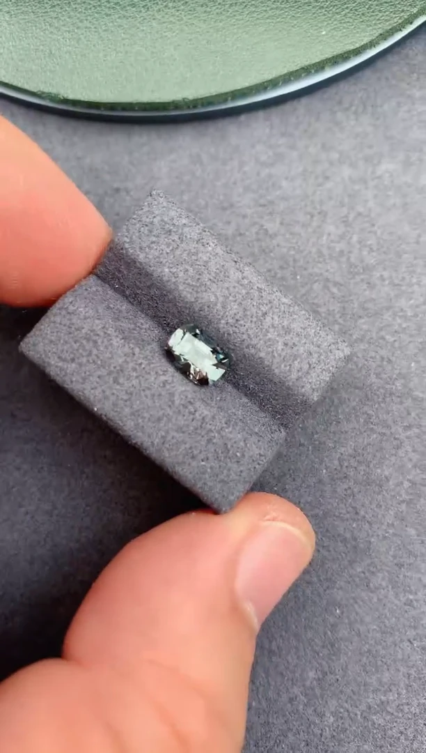 裸石尖晶石1.12ct 金属灰尖晶石