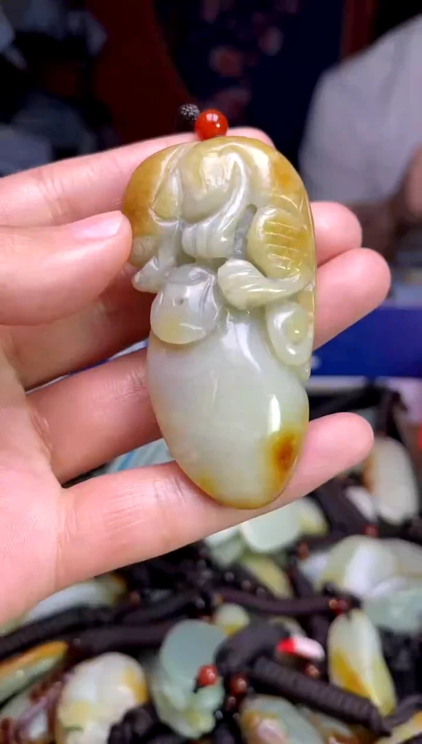 和田玉未镶嵌颈饰1