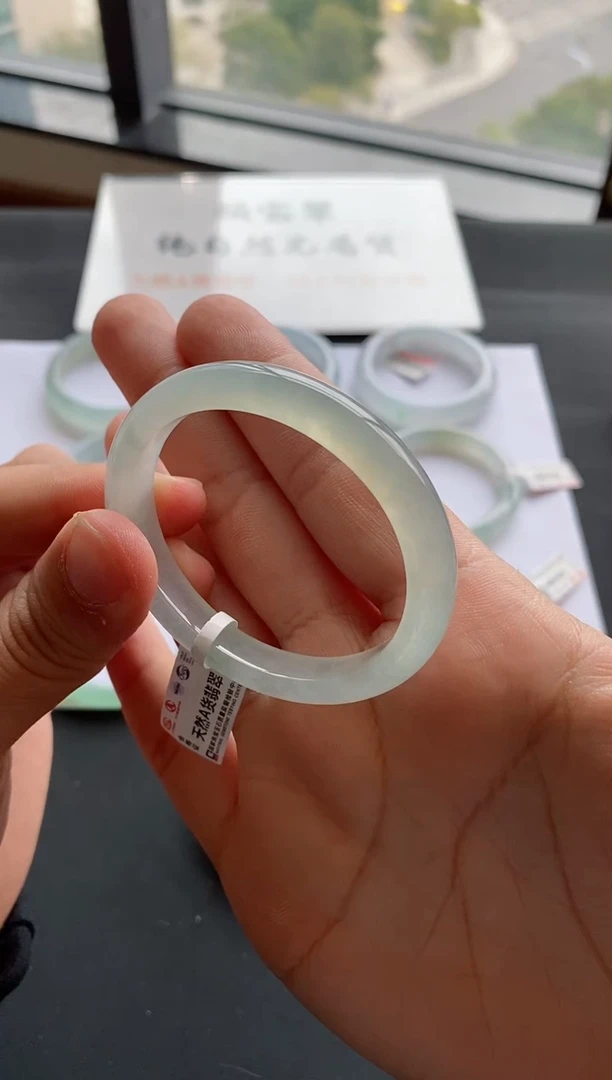 【闪购商品】翡翠手镯未镶嵌65号51.5*45.6*9.3*7贵妃