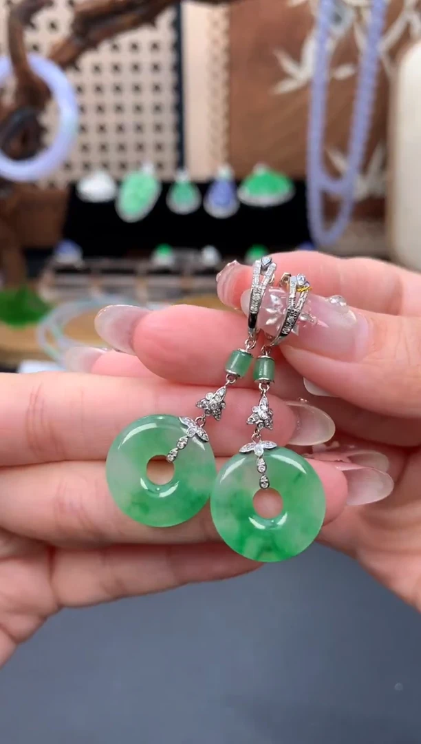 18K金镶嵌定制翡翠48小时鉴赏期 退货不扣服务费