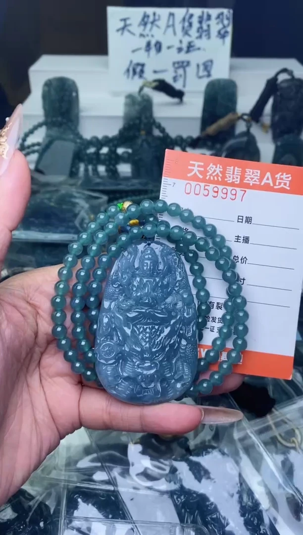 翡翠未镶嵌颈饰