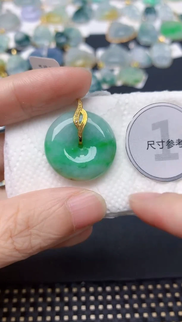 颈饰18K金镶嵌翡翠天然缅甸A货翡翠