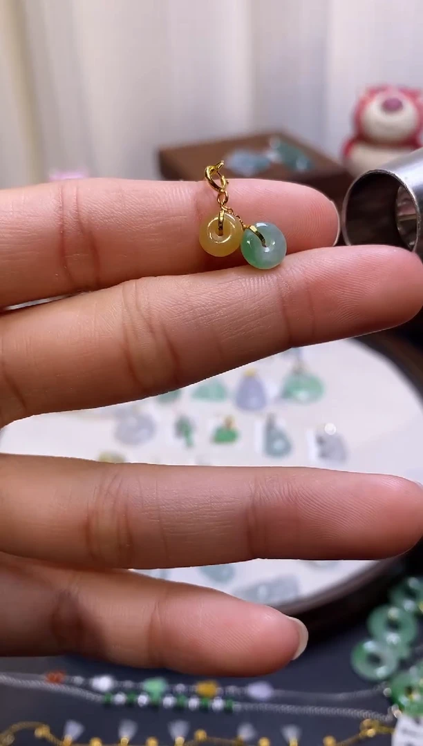 【闪购商品】翡翠颈饰18K金镶嵌平安扣