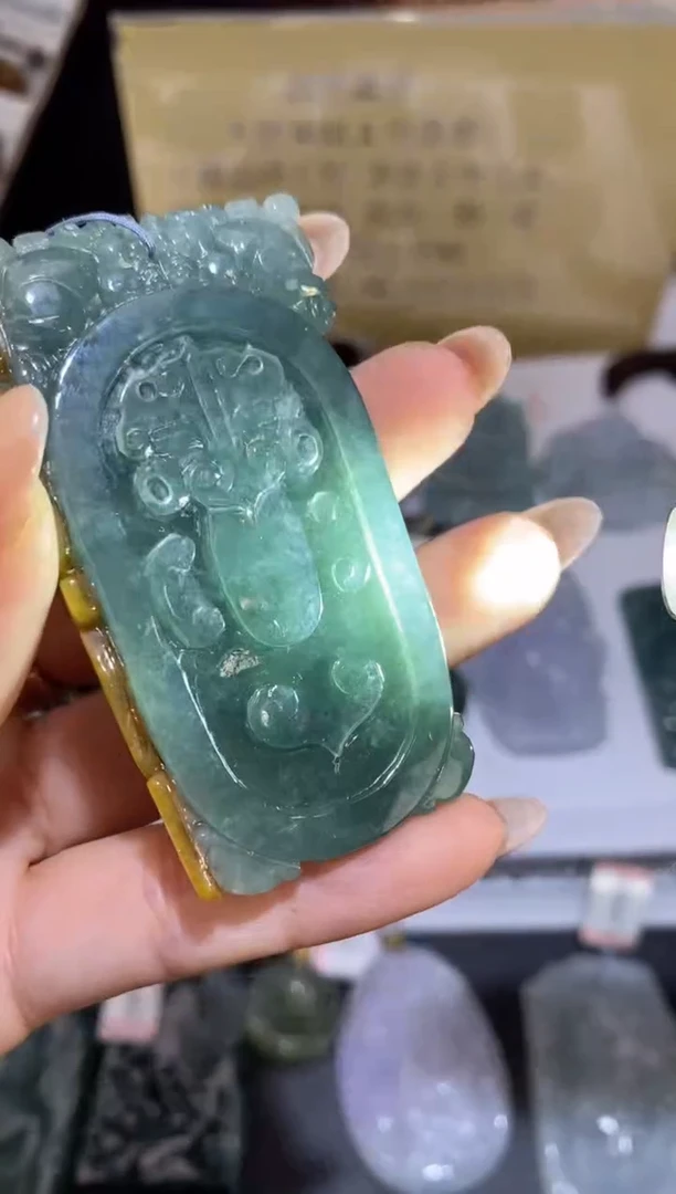 颈饰未镶嵌翡翠37645