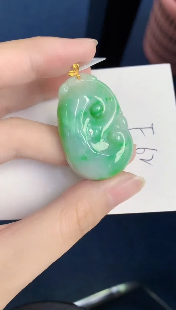 颈饰18K金镶嵌翡翠天然翡翠缅甸A货