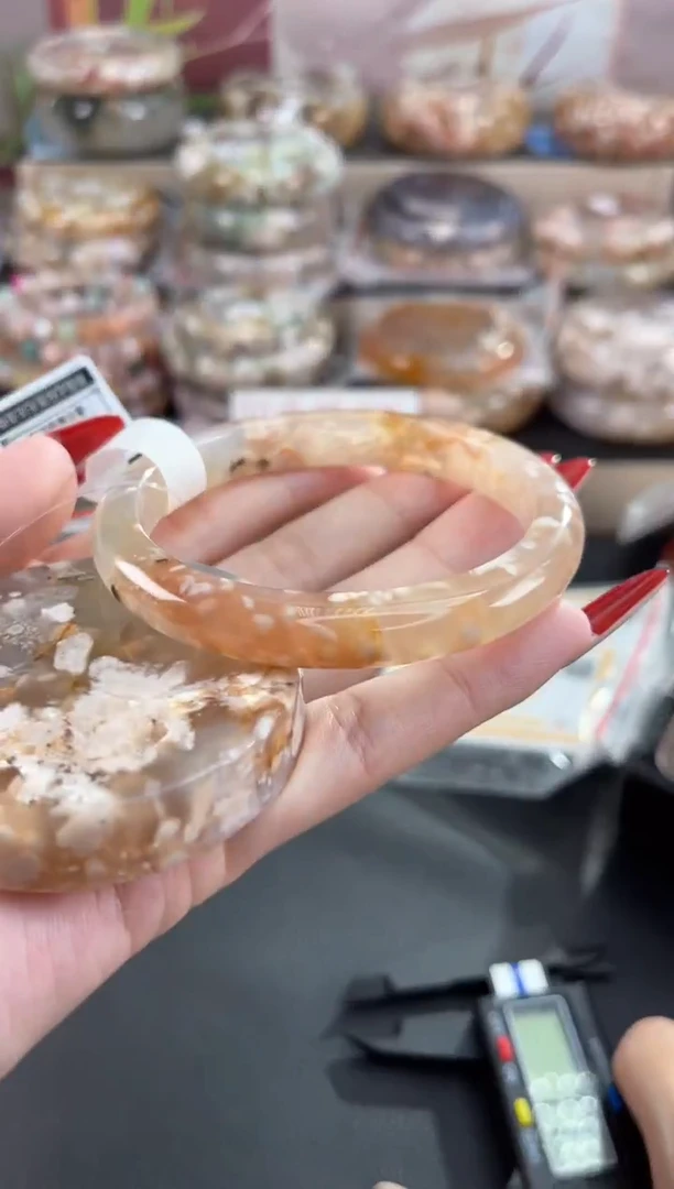 未镶嵌手镯石英质玉60