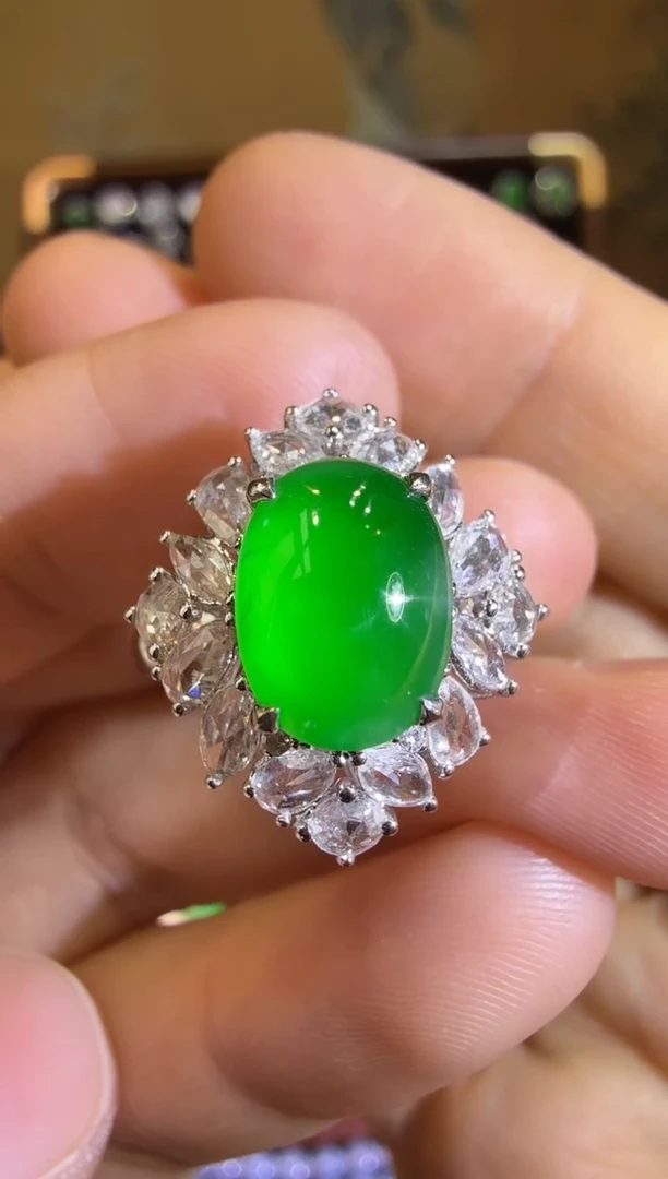 【闪购商品】翡翠戒指18K金镶嵌龙石种大蛋面戒指