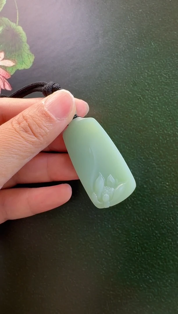 颈饰未镶嵌和田玉吊坠