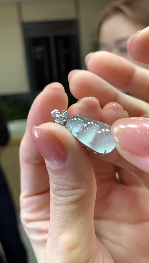 颈饰18K金镶嵌翡翠|不退不换