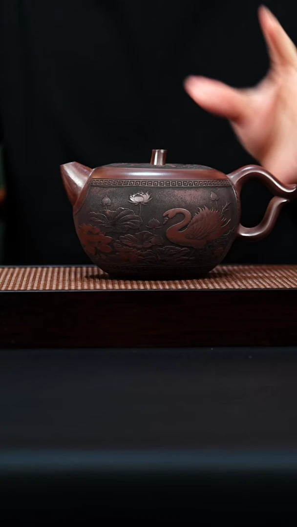 茶壶紫砂宜兴紫砂 苹果壶 荷花夏景图  石红