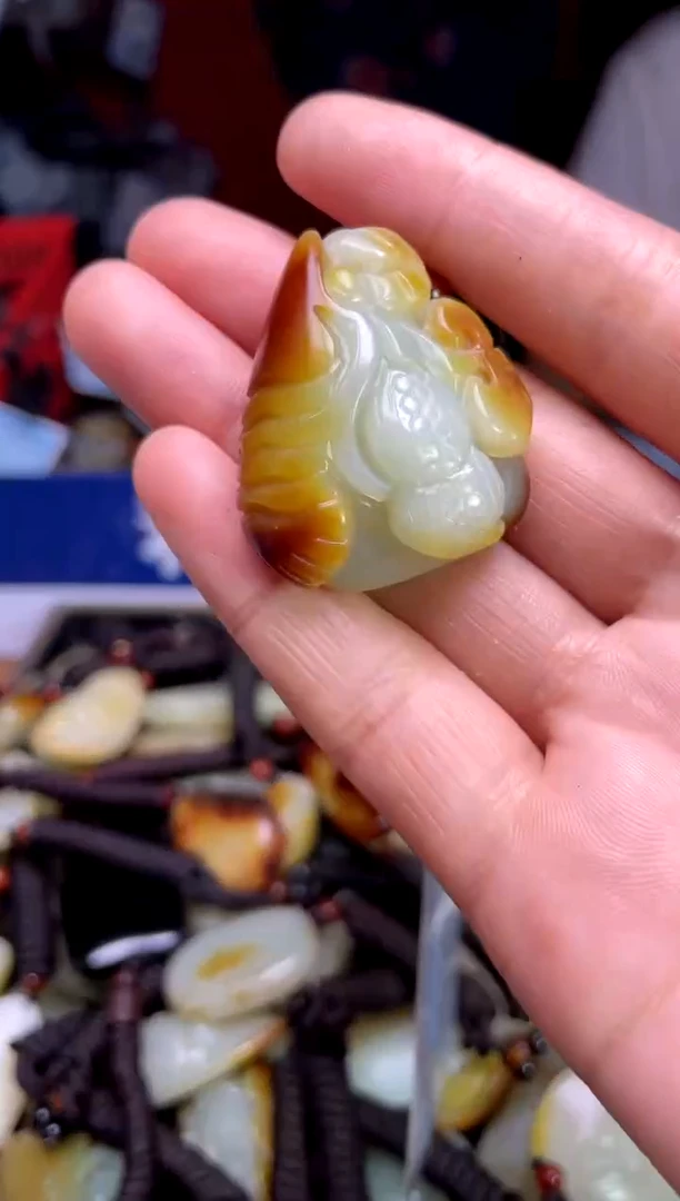 和田玉未镶嵌颈饰1