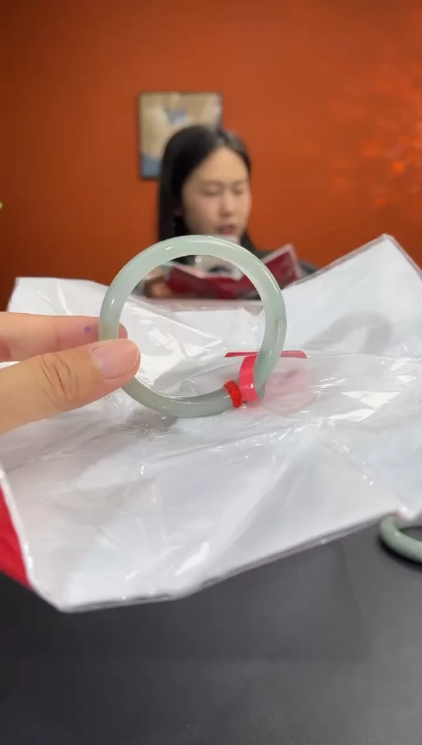 未镶嵌手镯翡翠5