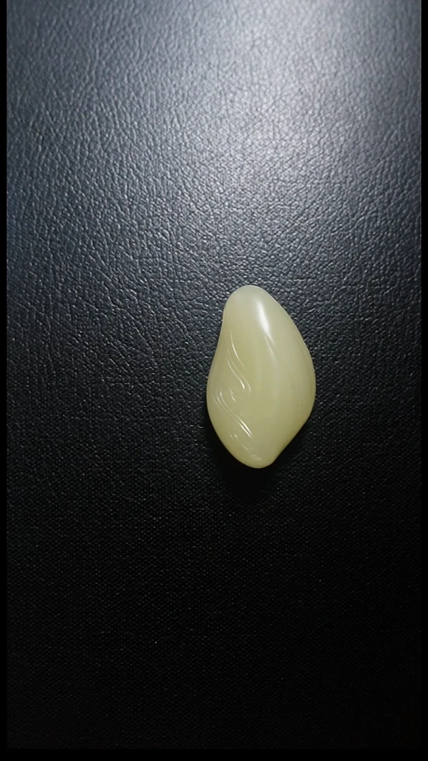 颈饰未镶嵌和田玉吊坠