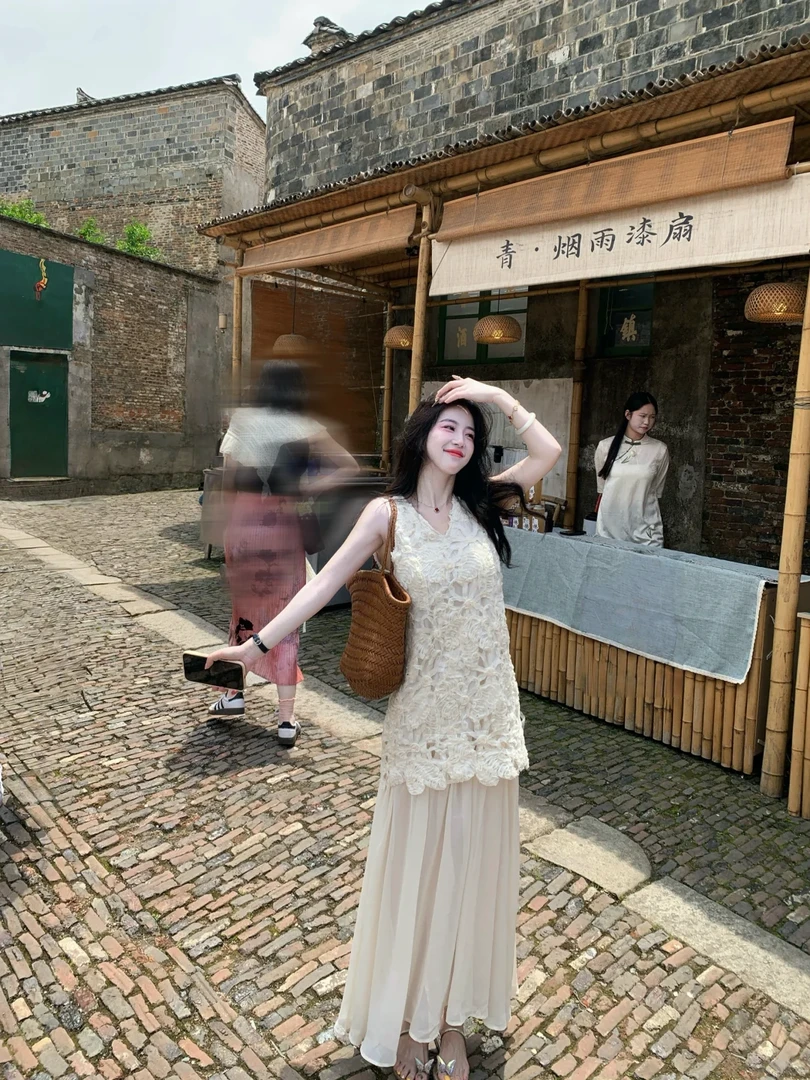 重工花朵镂空v领假两件无袖背心连衣裙女2025夏季新款显瘦长纱裙