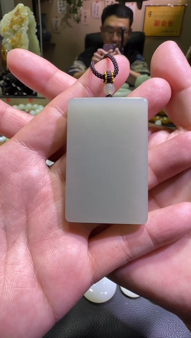 吊坠(赠链)未镶嵌和田玉且末近矿高清白牌子（产地直发）