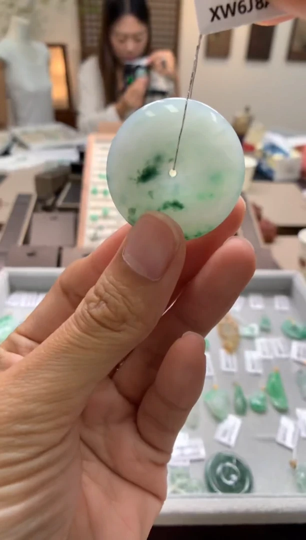 颈饰未镶嵌翡翠平安扣