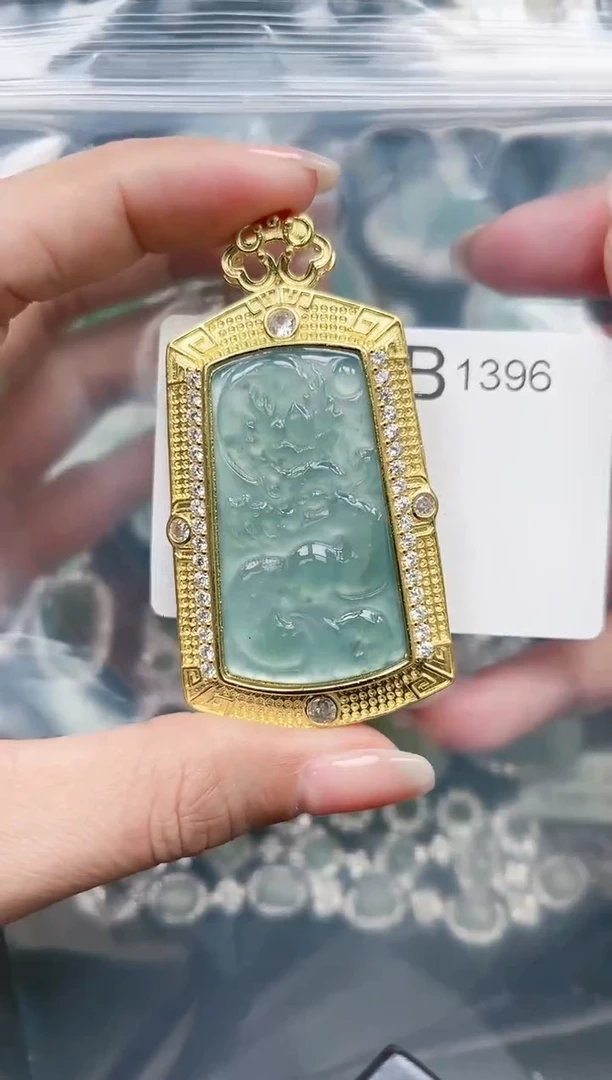【闪购商品】翡翠颈饰未镶嵌赠皮绳1396
