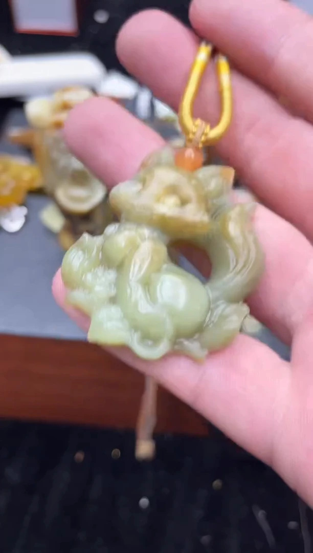未镶嵌岫玉吊坠·