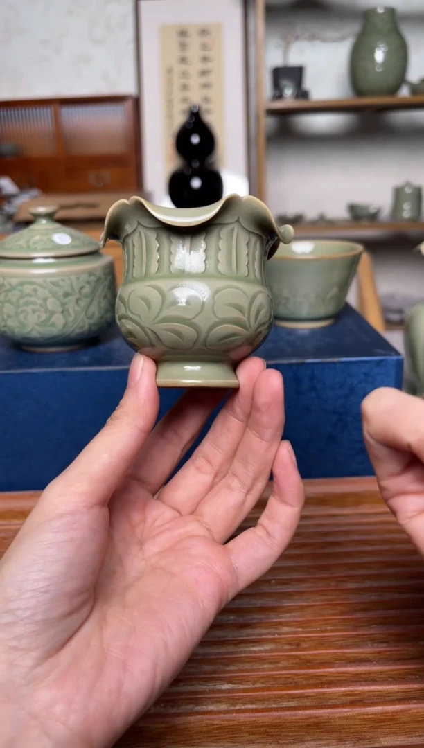 瓷器耀州窑纯手工花口尊